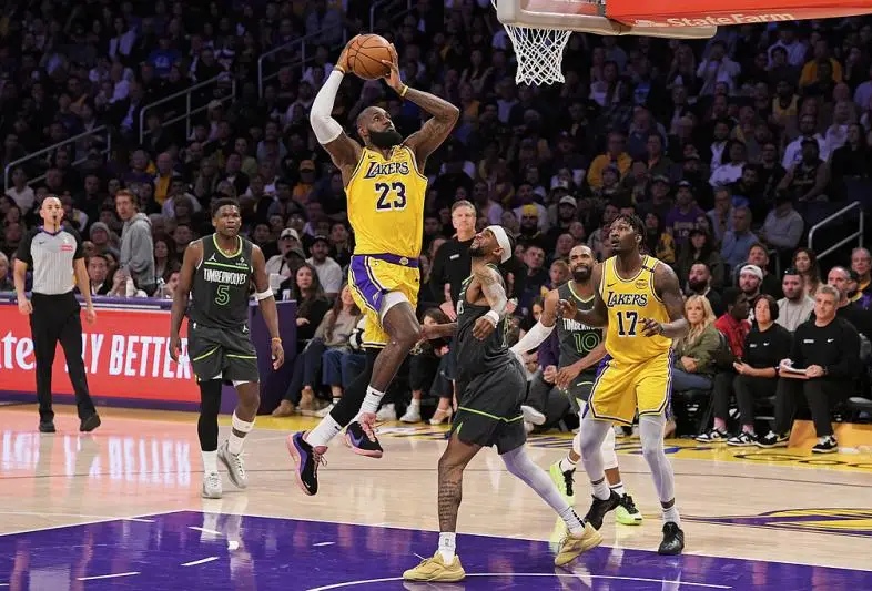 洛杉矶湖人迎NBA季后赛关键赛，国际比赛日止住颓势，引发热议，纪律约束更严格的简单介绍