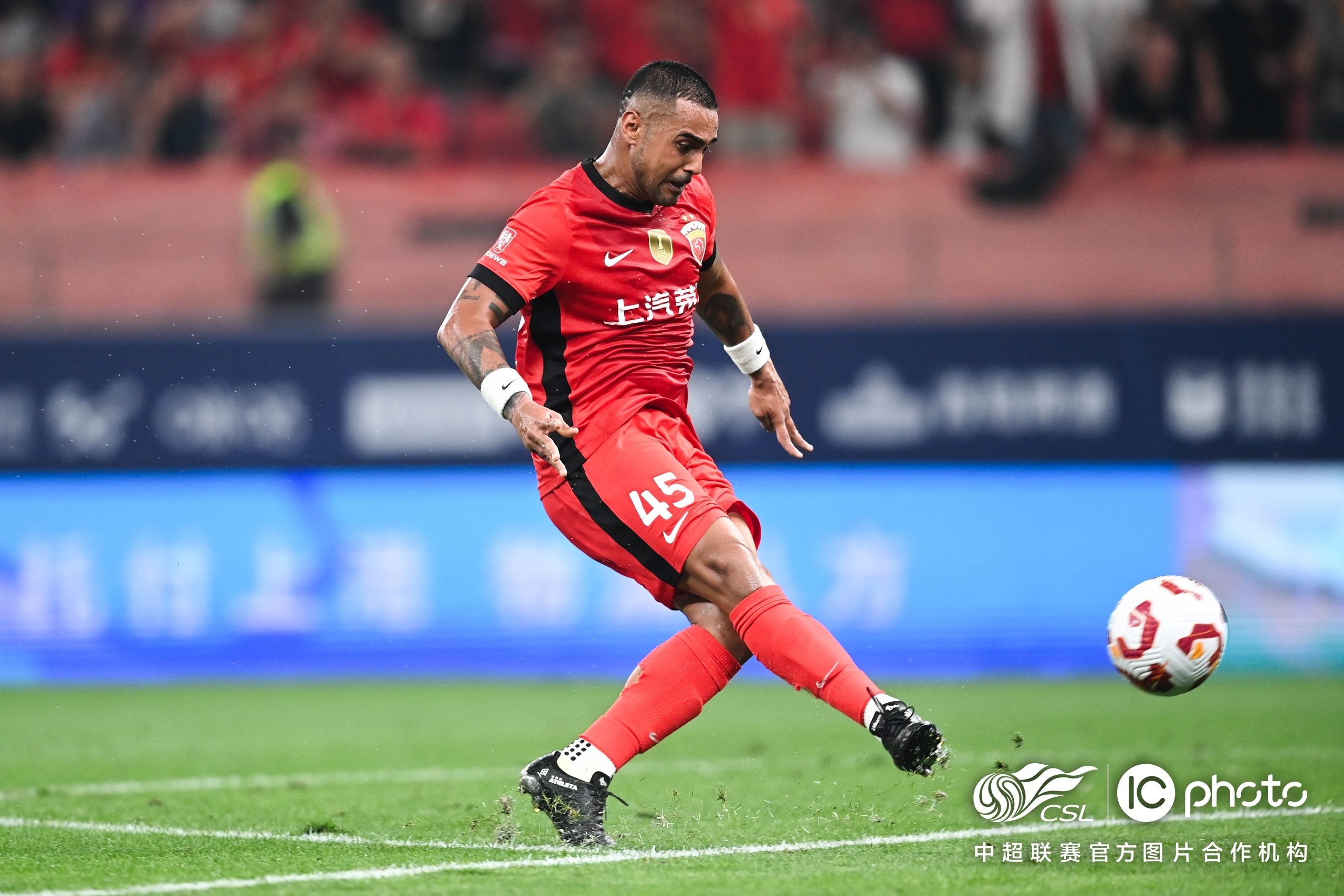 冲刺阶段上海海港备战NBA季后赛，手感冰凉细节曝光，球迷炸锅，轮换策略成焦点的简单介绍