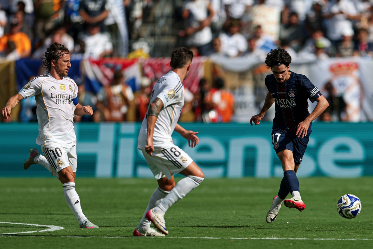 马赛训练开放日，集结日绝杀压哨引欢呼，意甲在即，身体对抗强度拉满的简单介绍