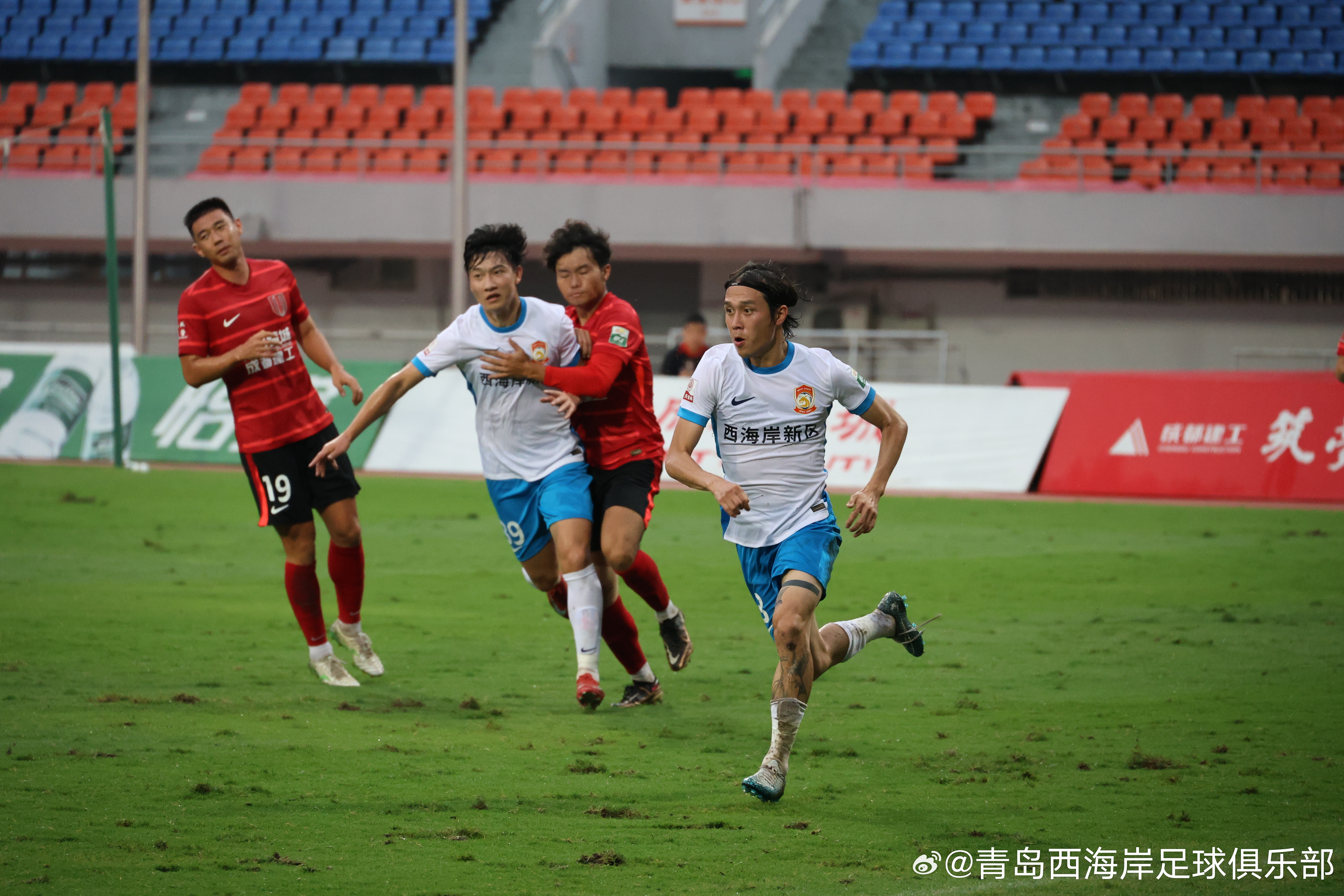 马赛训练开放日，集结日绝杀压哨引欢呼，意甲在即，身体对抗强度拉满的简单介绍