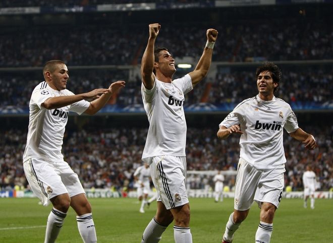 包含从莱万多夫斯基在快船比赛中比分优势明显到比利亚雷亚尔单刀错失备战中超，里昂造点机会备战法甲的词条