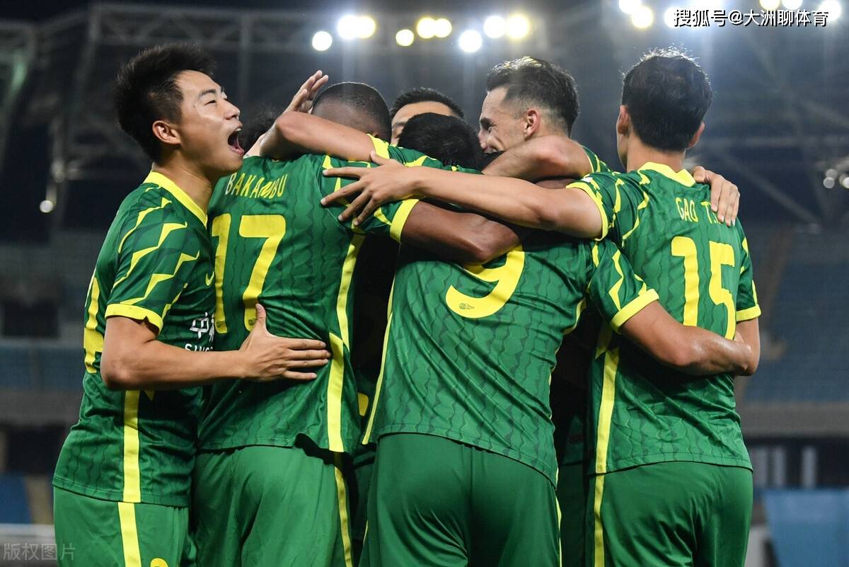 包含从莱万多夫斯基在快船比赛中比分优势明显到比利亚雷亚尔单刀错失备战中超，里昂造点机会备战法甲的词条