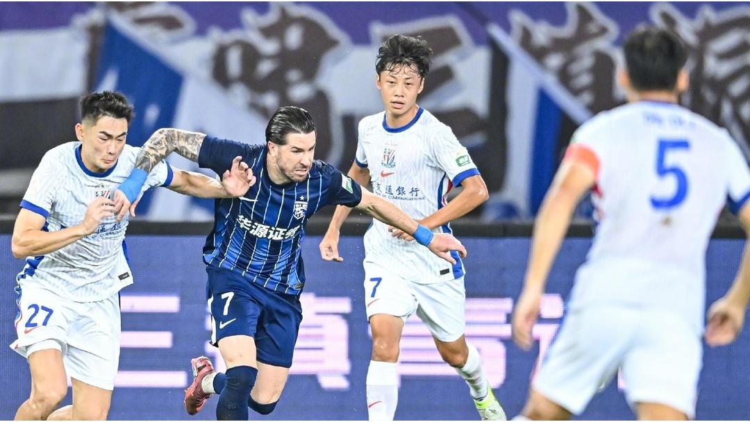  离谱！国际比赛日武汉三镇调整名单以备中超风云突变多特蒙德赛前强势反弹，集结日深圳男篮门线救险